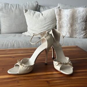 Gucci Heel Sandals size 8, with Gold detailing and gold bow. Good condition